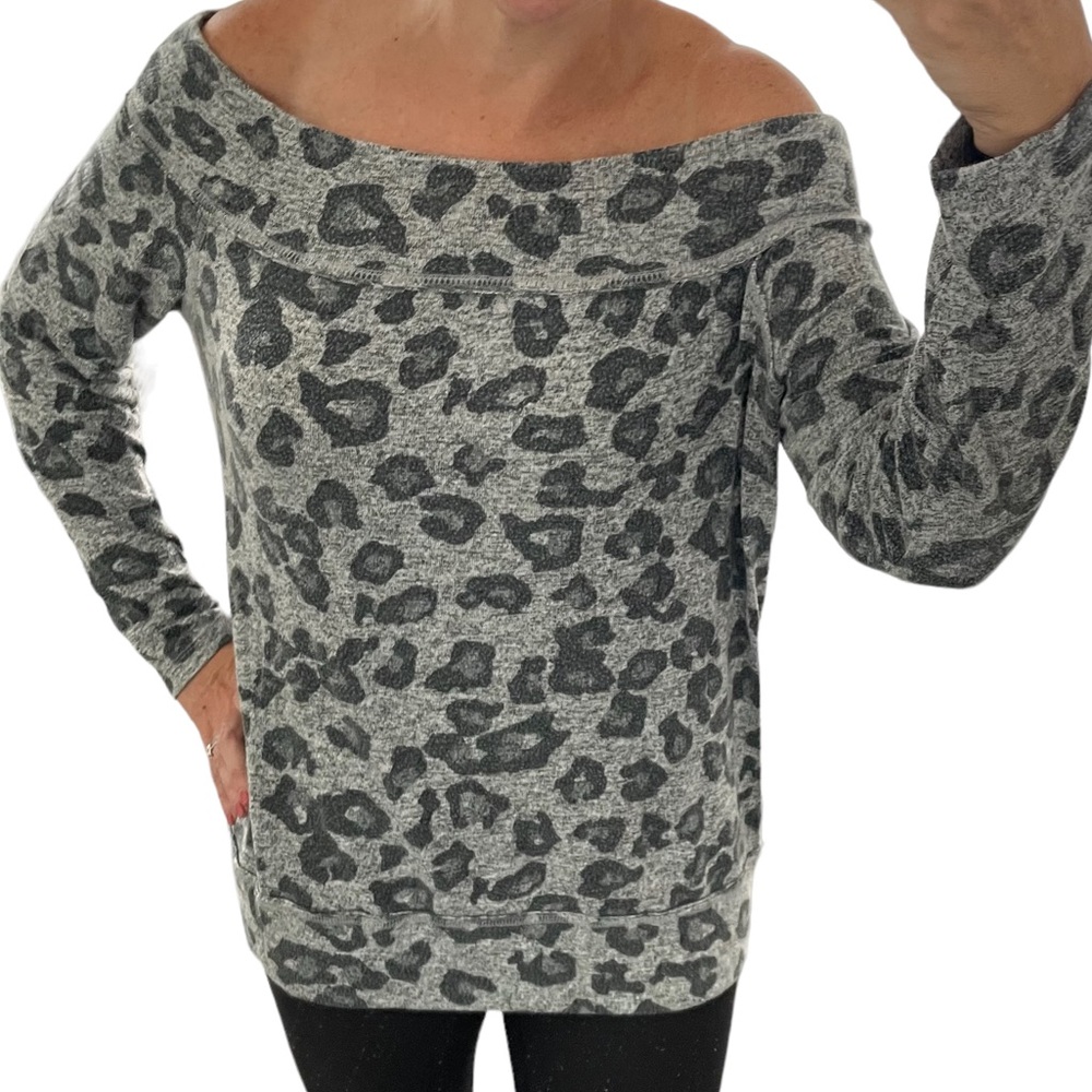 Gibson off shoulder sweater size women’s medium loose fit
